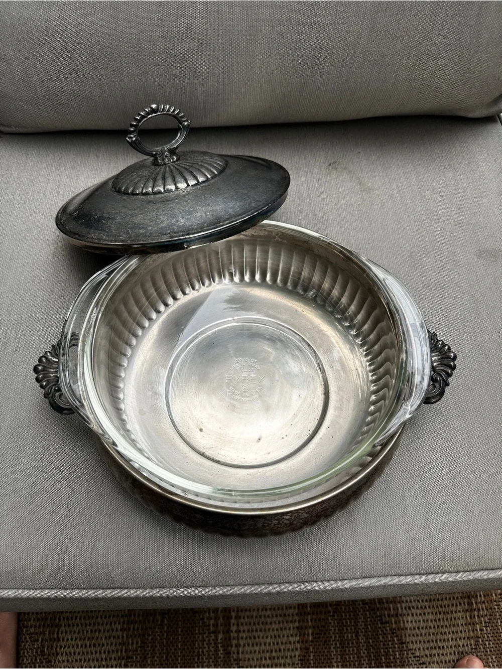 PYREX 024 Casserole 2 1/2 Qt With Silver Plate Cradle And Lid Vintage Antique
